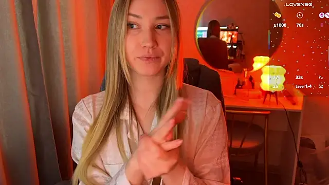 ChloeMillerMeow online show from March 10, 1:04 pm