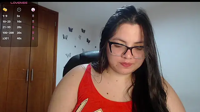 Snapshot of Sarahros1 chatting on October 17, 3:32 am Sarahros1 online show from October 17, 3:32 am