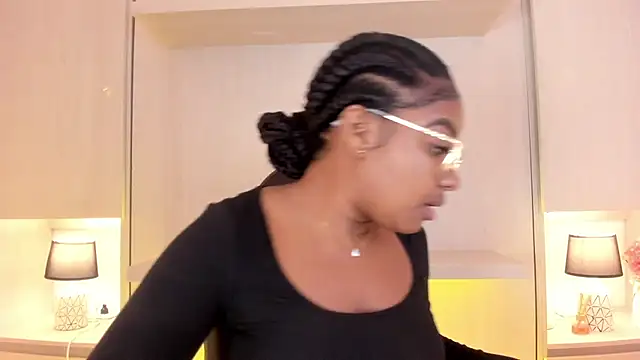 tamaraa smiith online show from October 29, 8:00 pm