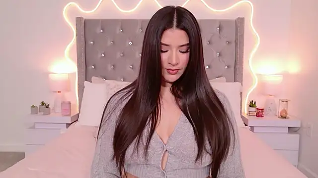 JuliaSUMMERS2022 online show from March 31, 11:05 pm