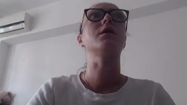 IzabelllNoir online show from June 8, 8:15 am