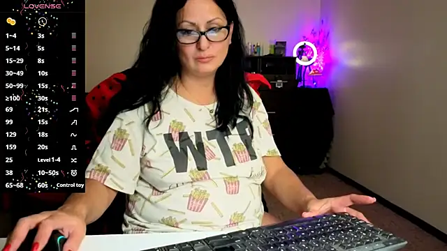 YourDreamLoverr online show from October 27, 11:32 pm