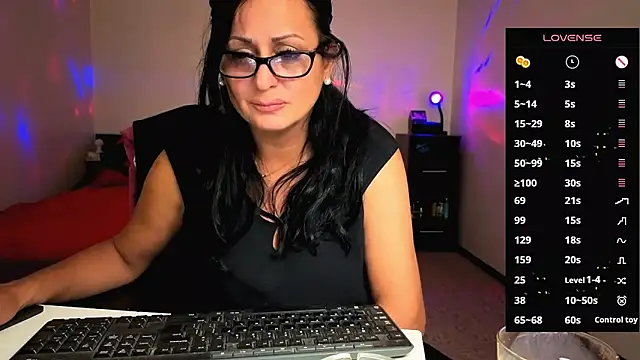 YourDreamLoverr online show from September 24, 10:42 pm