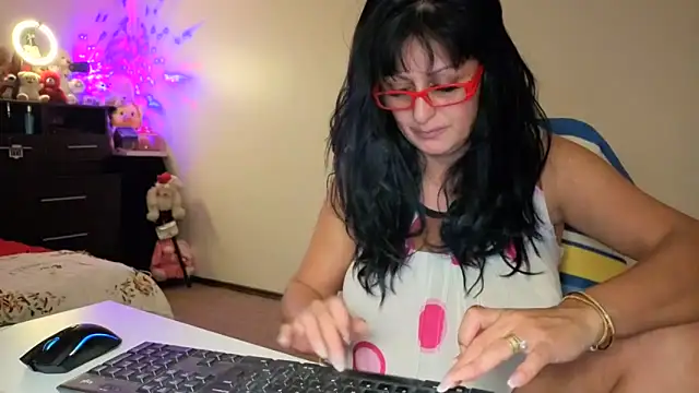 YourDreamLoverr online show from December 3, 12:02 am