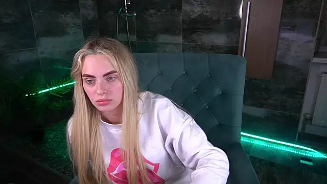 ChloeBrightt online show from November 11, 9:23 pm