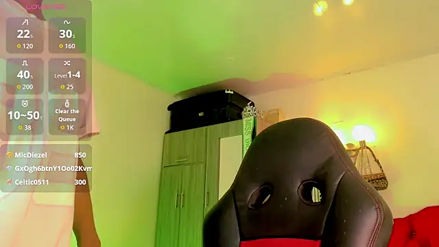 naomy  xx online show from March 18, 3:00 am