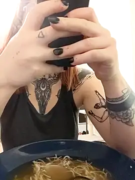 divine eve online show from October 28, 8:35 pm