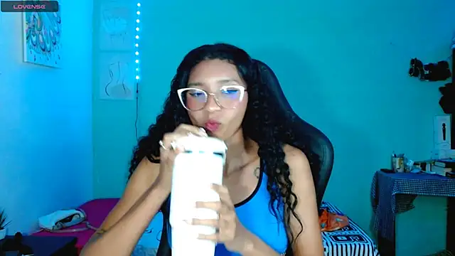 sensitive brunette online show from April 11, 2:39 am