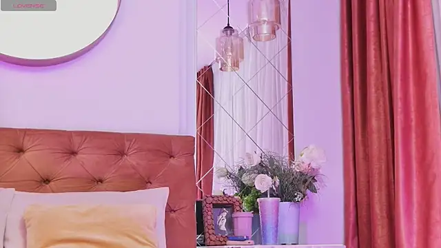 EmilyColle  online show from October 18, 4:15 am