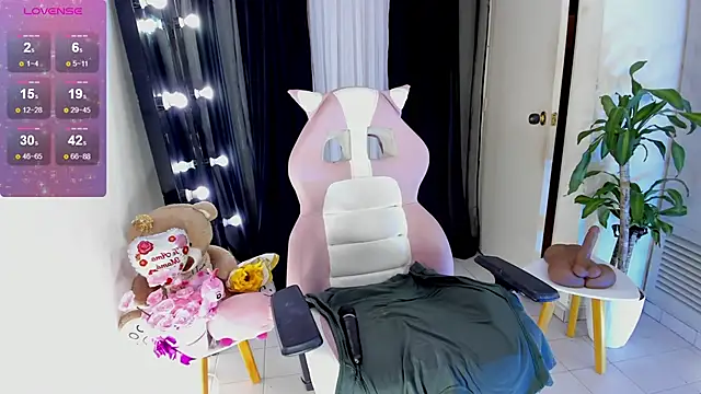 EmmaRusellx online show from October 9, 9:19 pm