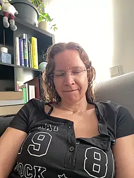 AnnikaRose online show from March 9, 7:00 am