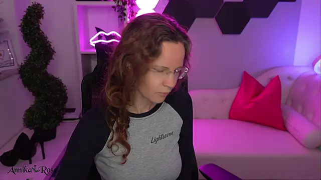 AnnikaRose online show from February 6, 1:14 pm
