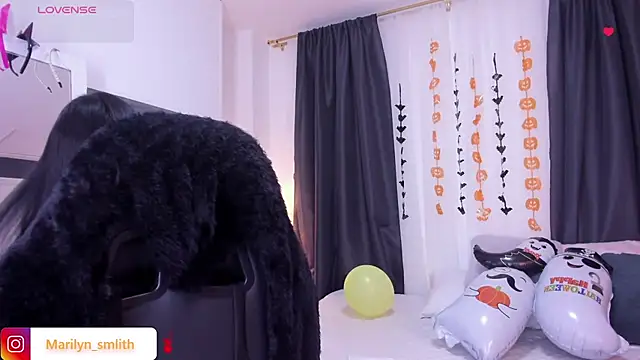 MarilynSmIith online show from October 4, 12:55 pm