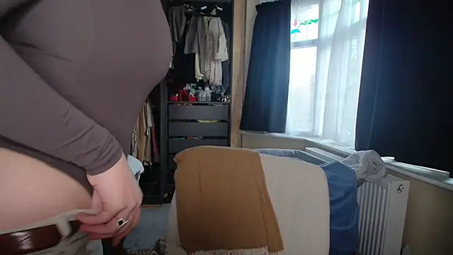 Bustyjessicalouu online show from October 24, 2:46 pm