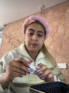 Miabonnett  online show from October 23, 12:22 pm