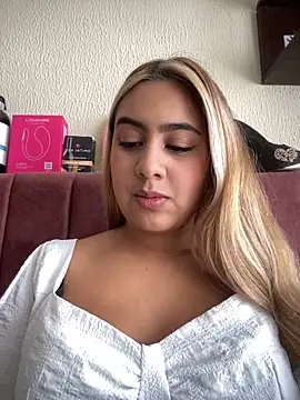 Miabonnett  online show from April 14, 3:01 pm