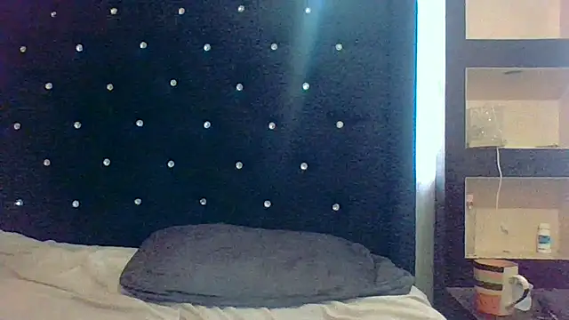 Jennxdolls online show from March 26, 2:08 pm