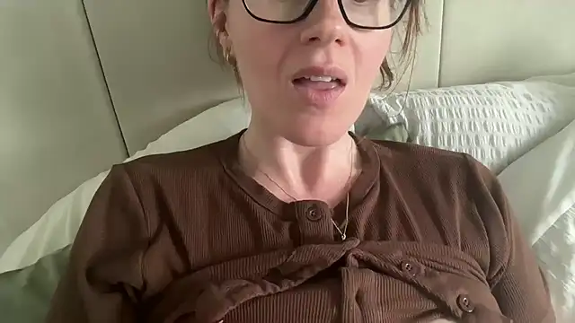 redheadrosie69 online show from June 2, 7:26 pm
