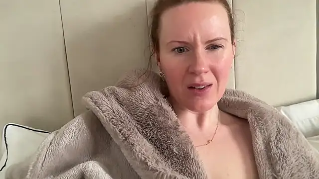 redheadrosie69 online show from March 2, 9:27 am