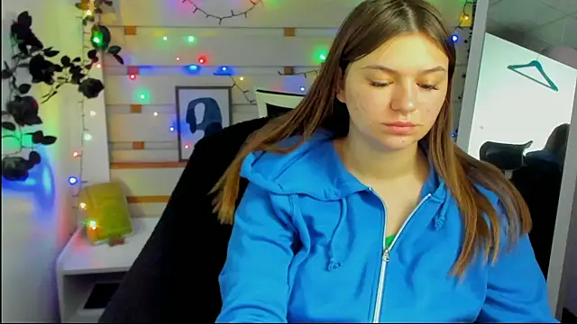 Josephine Kiss online show from April 15, 1:11 pm