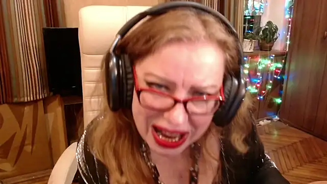 Miss Tress online show from April 24, 10:45 pm