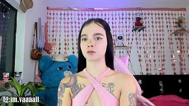 Snapshot of lucyy_tay chatting on October 14, 6:05 am lucyy tay online show from October 14, 6:05 am