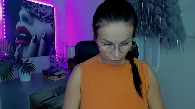 Snapshot of HelenLuxx chatting on September 12, 5:30 am HelenLuxx online show from September 12, 5:30 am