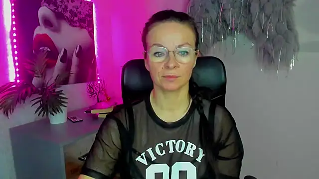 HelenLuxx online show from November 20, 9:10 am