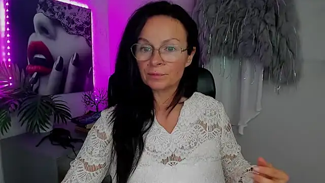 Snapshot of HelenLuxx chatting on September 9, 12:38 pm HelenLuxx online show from September 9, 12:38 pm