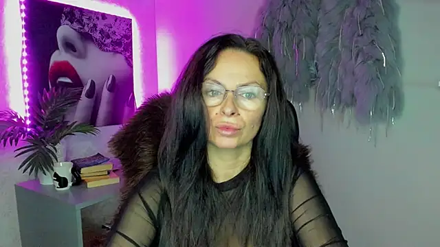 Snapshot of HelenLuxx chatting on October 15, 5:43 am HelenLuxx online show from October 15, 5:43 am