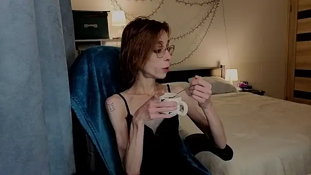 amber quell here online show from October 18, 3:48 pm