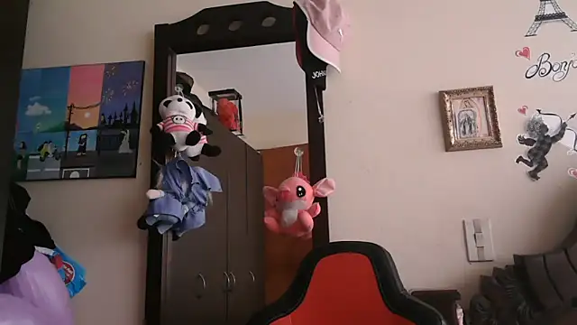 trianabell online show from March 1, 6:29 pm