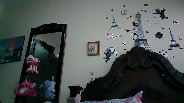 Snapshot of trianabell chatting on October 1, 6:46 pm trianabell online show from October 1, 6:46 pm