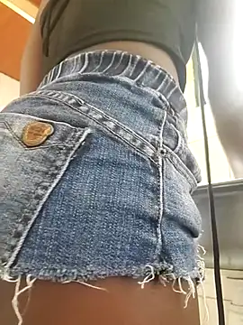 julietunderwoood online show from March 12, 5:32 am