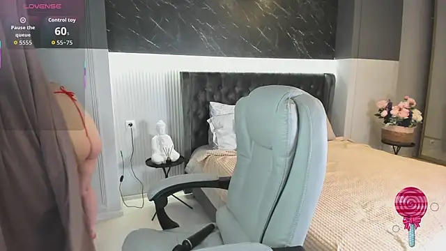 Love is Lola online show from October 26, 12:06 am