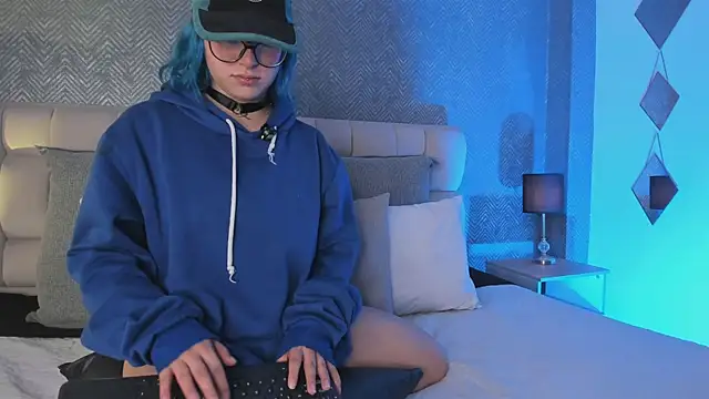 sofi bakerr online show from October 4, 12:11 pm