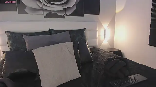 sofi bakerr online show from November 3, 11:36 am