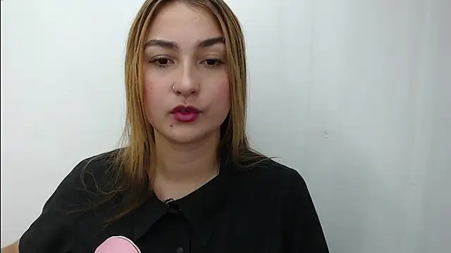 salome  lopez  online show from November 18, 3:57 pm