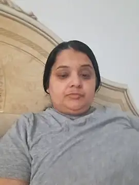 sarahhh1987 online show from April 7, 2:30 pm