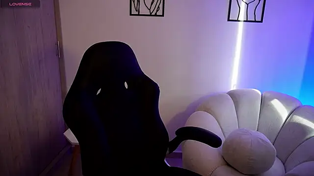 AliceHarper  online show from June 1, 9:38 pm