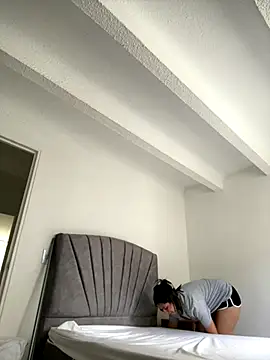 Salome golvert online show from October 13, 5:15 pm