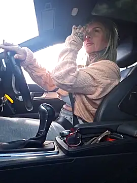 Snapshot of YourMommyBlair chatting on September 24, 10:14 am YourMommyBlair online show from September 24, 10:14 am