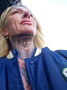 Snapshot of YourMommyBlair chatting on October 8, 8:51 am YourMommyBlair online show from October 8, 8:51 am