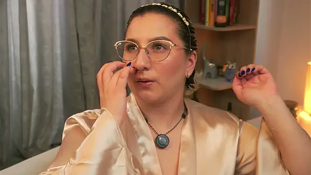 Ximenna Cruz online show from April 9, 9:31 pm