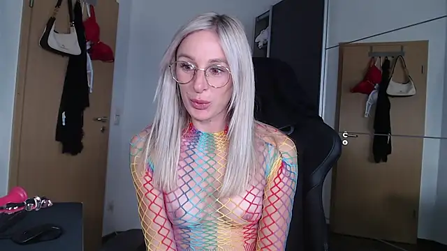 Snapshot of Liana_Lou chatting on September 13, 3:53 pm Liana Lou online show from September 13, 3:53 pm