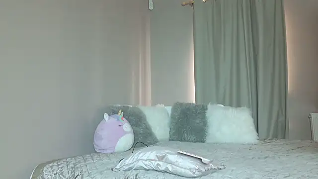 KatBigBum online show from May 7, 9:02 am