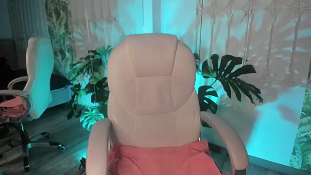 cute hollywood online show from September 22, 8:40 pm