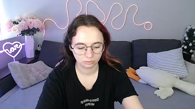 Mini Diva online show from March 14, 9:43 am