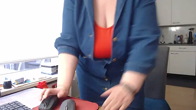 MilfGina online show from January 15, 9:15 am