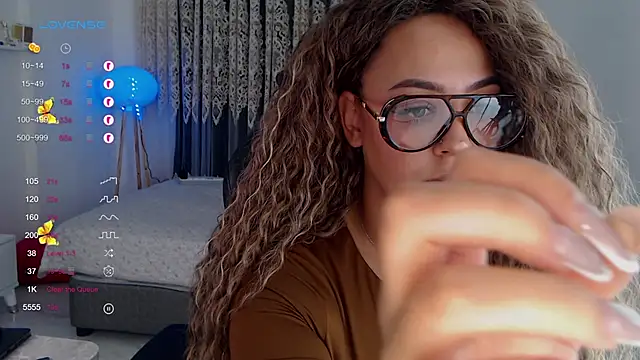  Just a queen 3 online show from November 18, 11:44 am